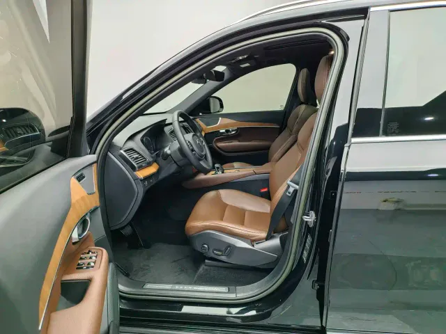Volvo XC90 — Фото автомобиля 13