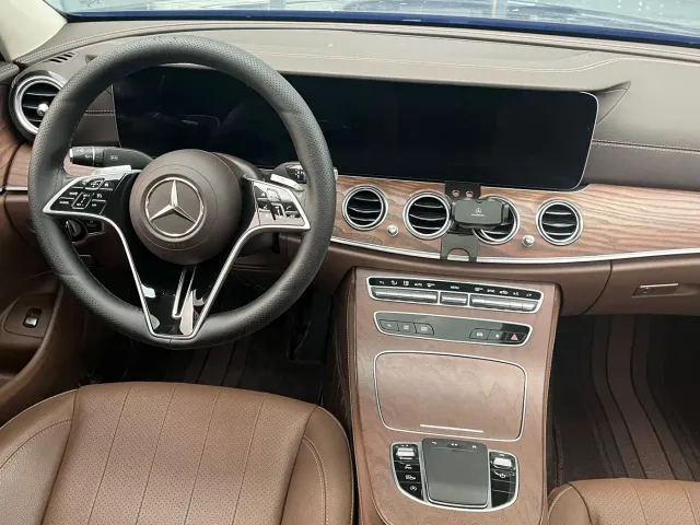 Mercedes-Benz E-Class — Фото автомобиля 7