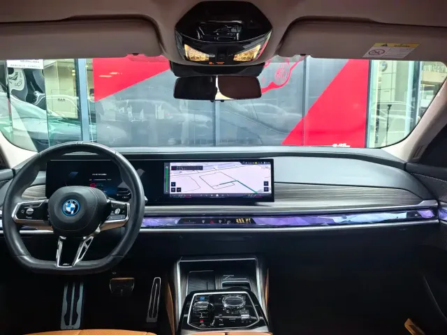 BMW BMW i7 2023 eDrive50L Leading M Sport Package — Фото автомобиля 9
