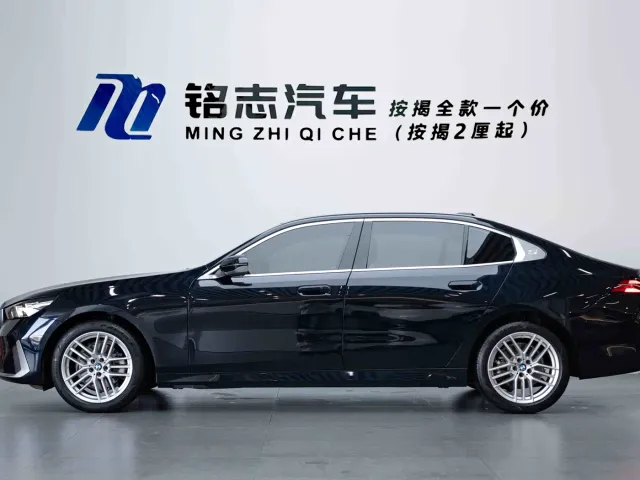 BMW 5 Series — Фото автомобиля 5