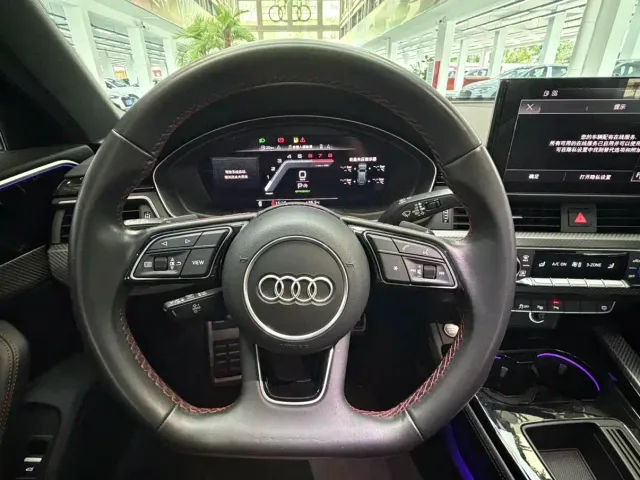 Audi A4L — Фото автомобиля 13