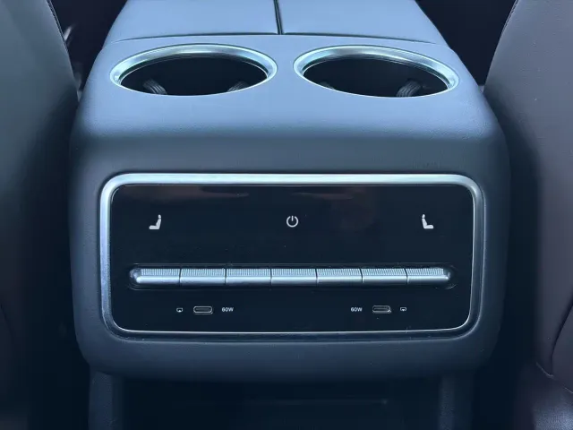 Li Auto Li L8 2023 Pro — Фото автомобиля 19