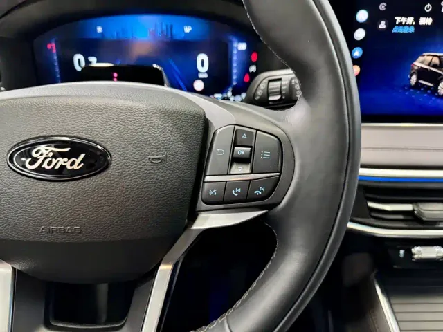 Ford Explorer — Фото автомобиля 22