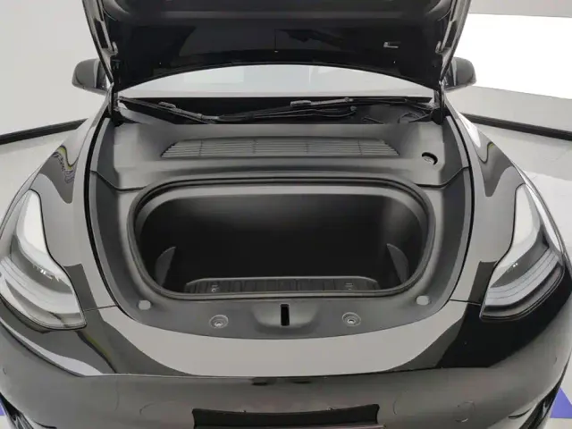 Tesla Model Y — Фото автомобиля 10