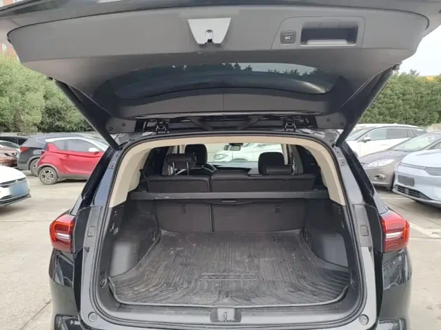Buick Envision Plus — Фото автомобиля 18