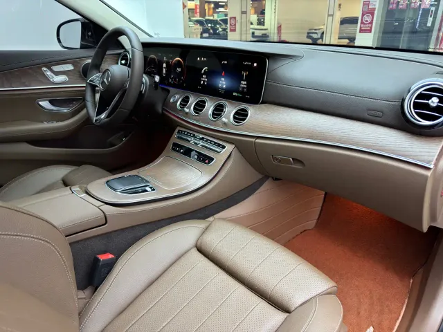 Mercedes-Benz E-Class — Фото автомобиля 15
