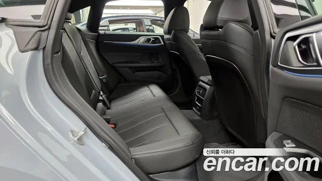BMW i4 — Фото автомобиля 12
