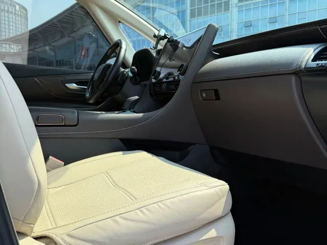 Toyota Vellfire — Фото автомобиля 8