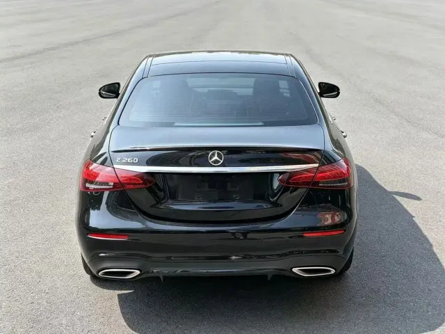 Mercedes-Benz E-Class — Фото автомобиля 5