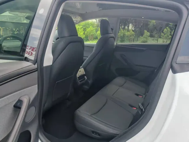 Tesla Model Y — Фото автомобиля 4