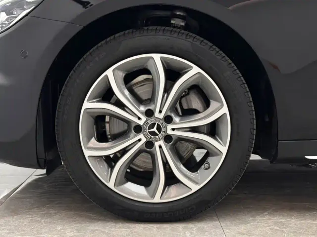 Mercedes-Benz E-Class — Фото автомобиля 20