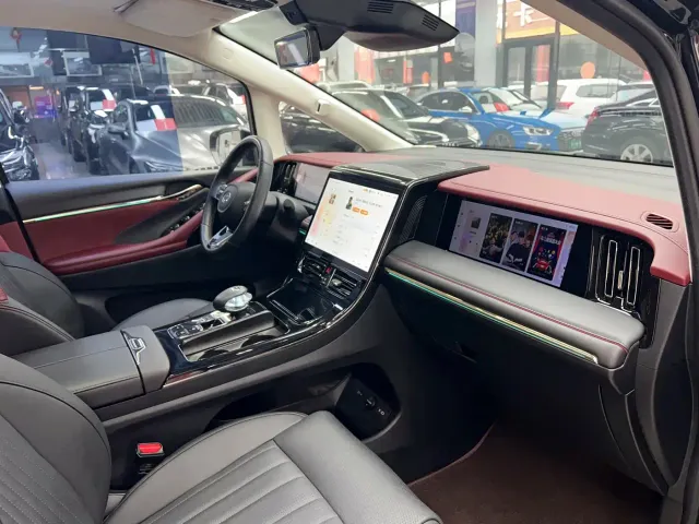 GAC Trumpchi E9 — Фото автомобиля 24