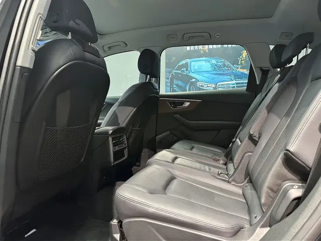 Audi Q7 — Фото автомобиля 5