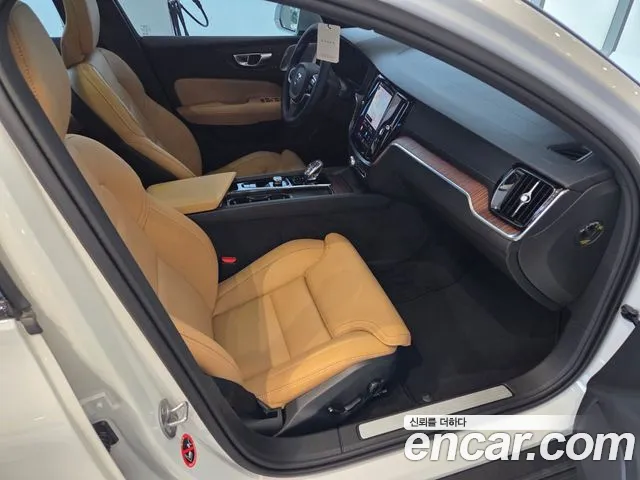 Volvo V60 Cross Country 2nd Gen — Фото автомобиля 12