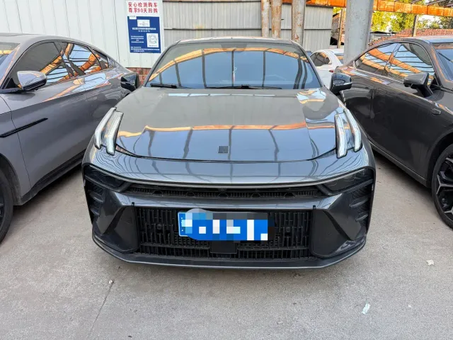 Lynk & Co 03 — Фото автомобиля 2