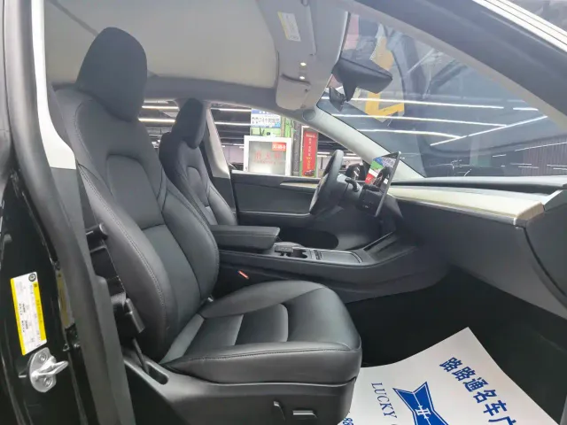 Tesla Model Y — Фото автомобиля 8
