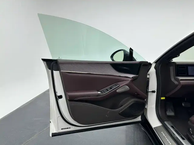 Denza Z9GT — Фото автомобиля 11