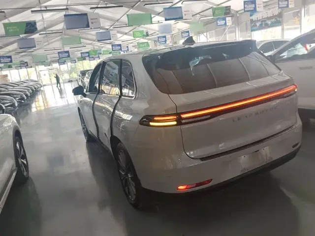 Leapmotor C10 — Фото автомобиля 4