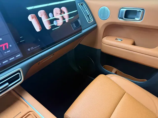 Li Auto L6 — Фото автомобиля 11