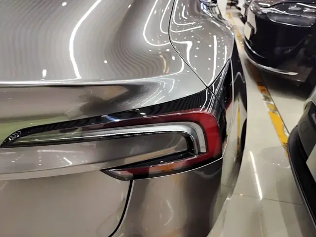 Tesla Model 3 — Фото автомобиля 7