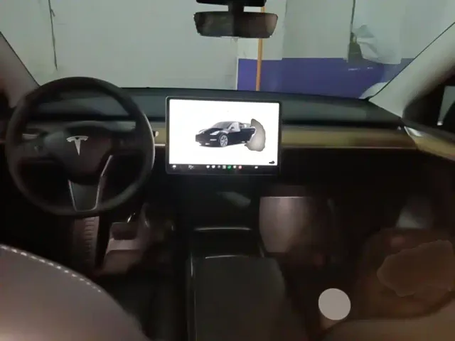 Tesla Model Y — Фото автомобиля 9