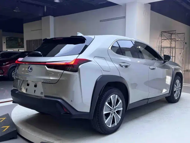 Lexus UX — Фото автомобиля 6