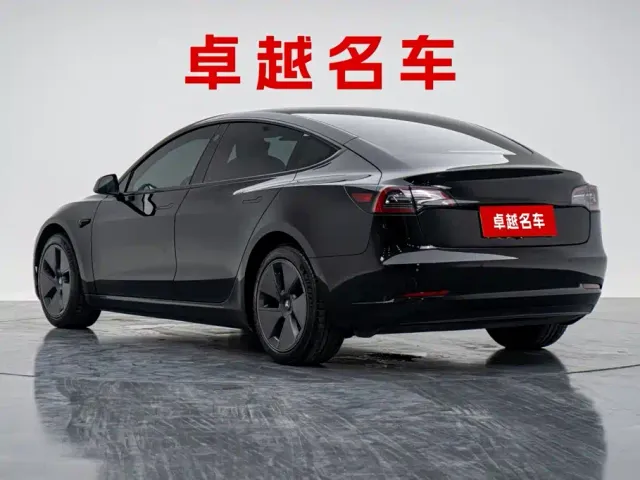 Tesla Model 3 — Фото автомобиля 6