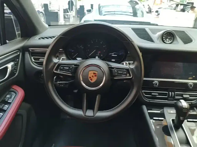Porsche Macan — Фото автомобиля 16