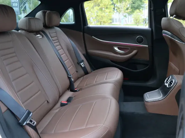 Mercedes-Benz E-Class — Фото автомобиля 20