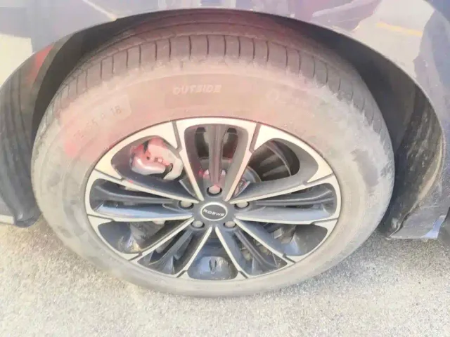 Roewe iMAX8 — Фото автомобиля 7