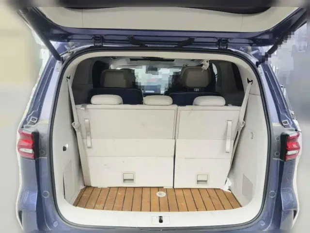 Roewe iMAX8 — Фото автомобиля 5