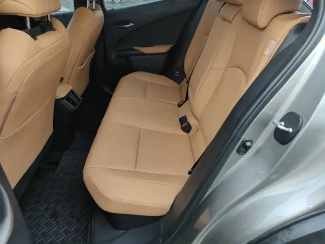 Lexus UX — Фото автомобиля 16