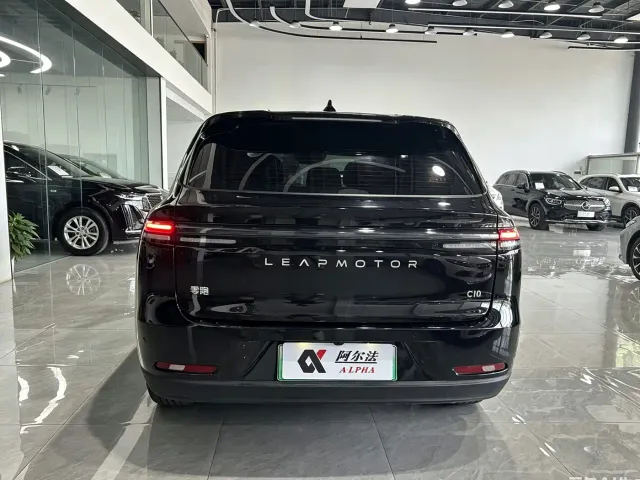 Leapmotor C10 — Фото автомобиля 5