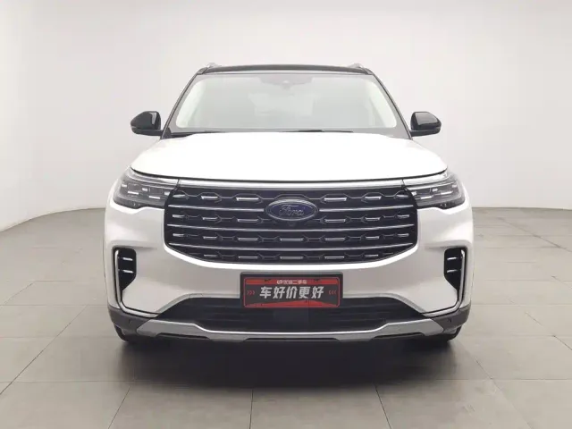 Ford Explorer — Фото автомобиля 3