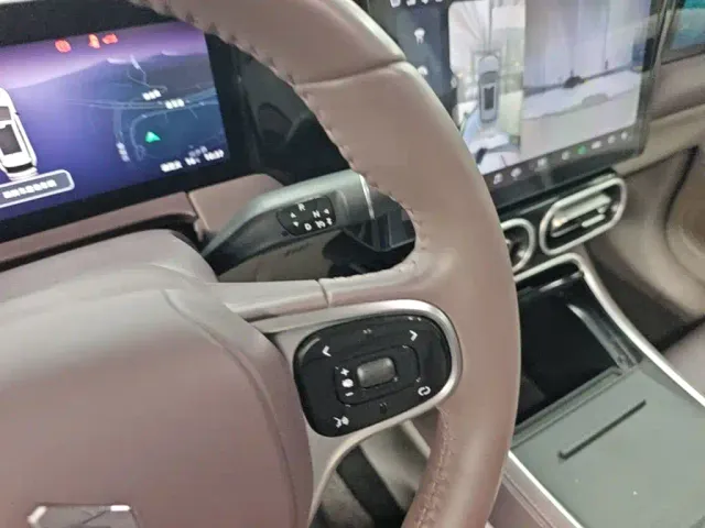 Leapmotor C11 — Фото автомобиля 13