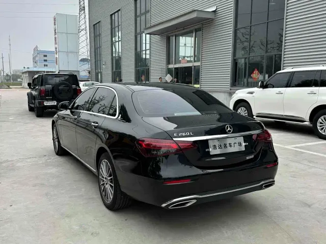 Mercedes-Benz E-Class — Фото автомобиля 9