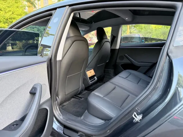 Tesla Model 3 — Фото автомобиля 6