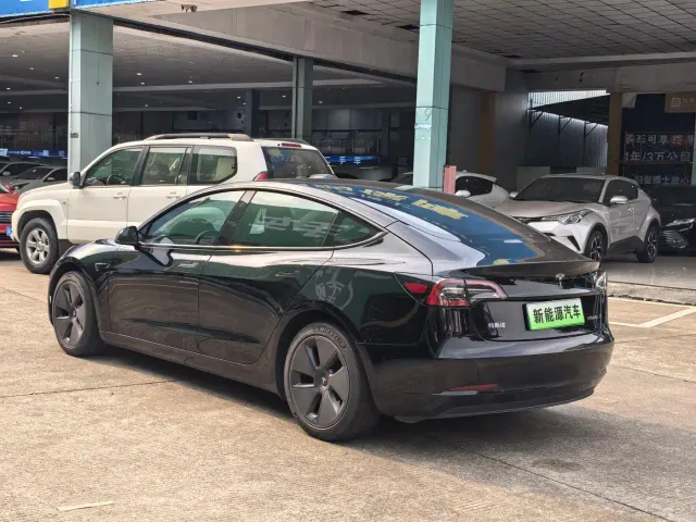 Tesla Model 3 — Фото автомобиля 15