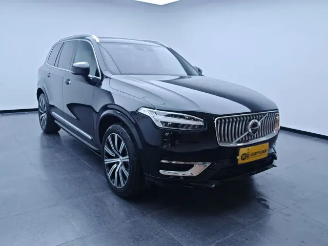 Volvo XC90 — Фото автомобиля 3