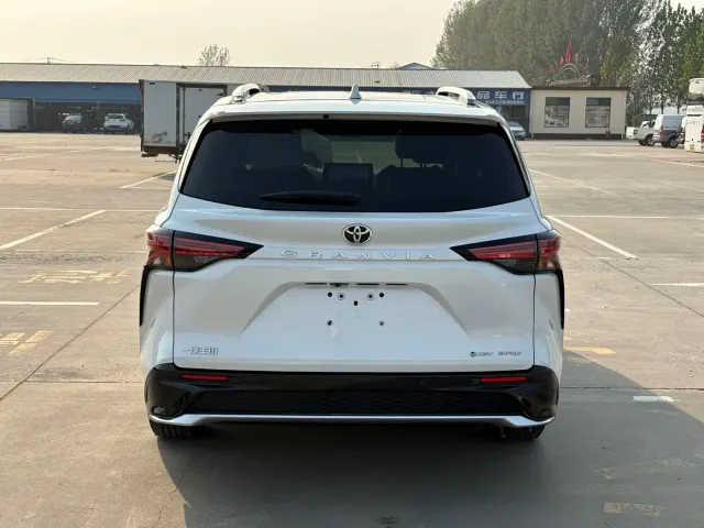 Toyota Granvia — Фото автомобиля 5