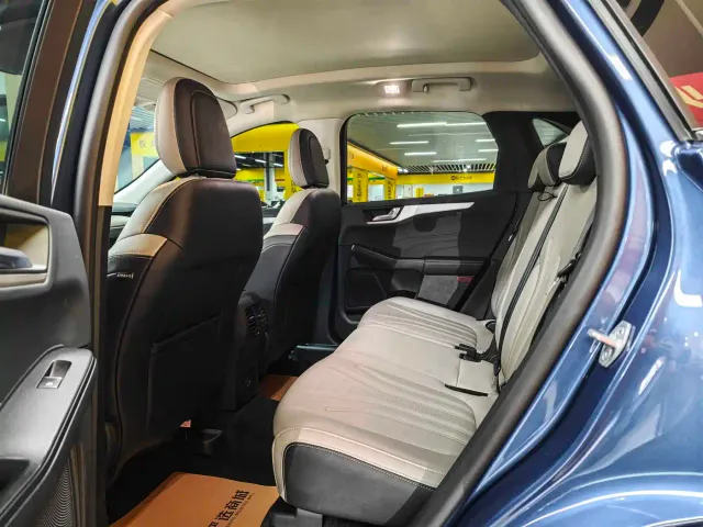 Ford Escape — Фото автомобиля 9