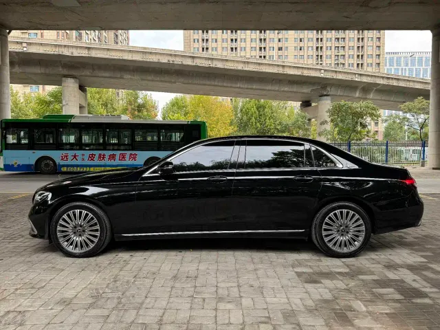 Mercedes-Benz E-Class — Фото автомобиля 4