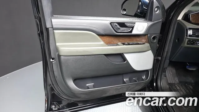 Lincoln Navigator 4th Gen — Фото автомобиля 13