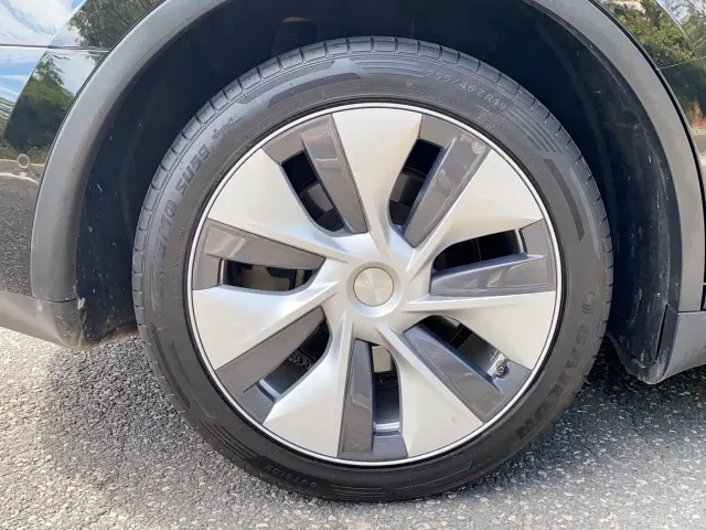 Tesla Model Y — Фото автомобиля 19