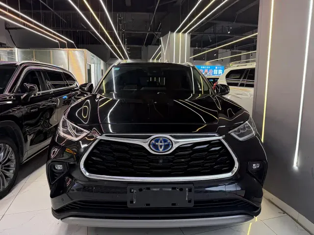 Toyota Highlander — Фото автомобиля 2