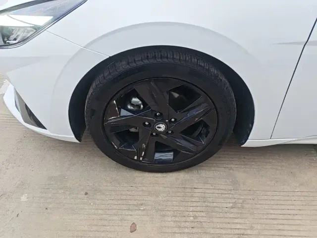 Hyundai Elantra — Фото автомобиля 22