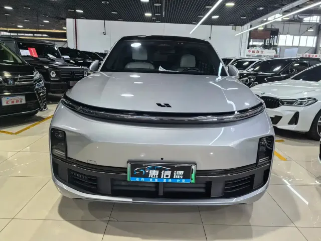 Li Auto L8 — Фото автомобиля 2
