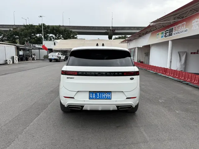 Land Rover Range Rover Sport — Фото автомобиля 11