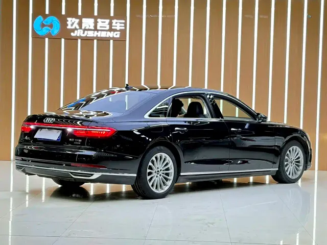 Audi A8 — Фото автомобиля 21