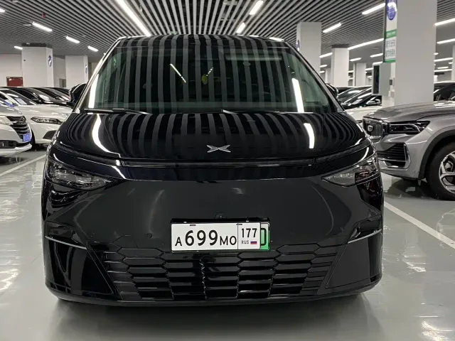 Xpeng X9 — Фото автомобиля 2